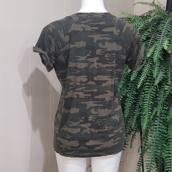 Sanctuary Green Camo Print Short Sleeve T-Shirt Women's Size Small S - Picture 2 of 9